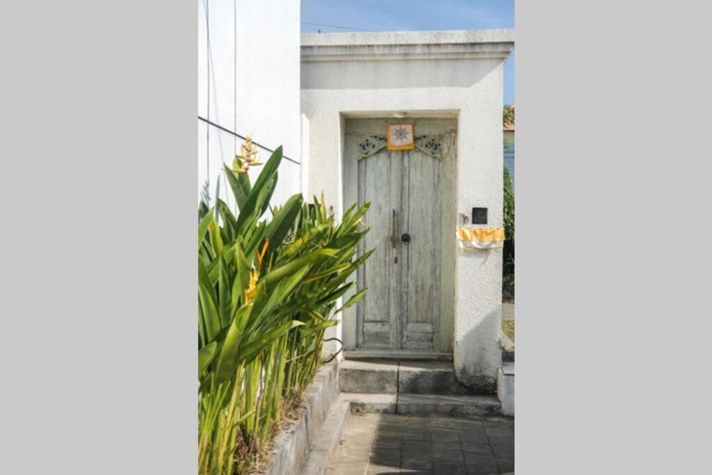 Kiki Village Bathtub And Living Room Canggu  Exterior photo