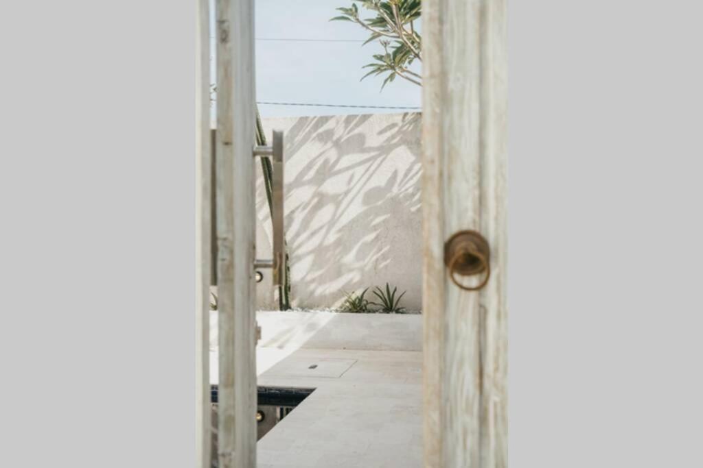 Kiki Village Bathtub And Living Room Canggu  Exterior photo