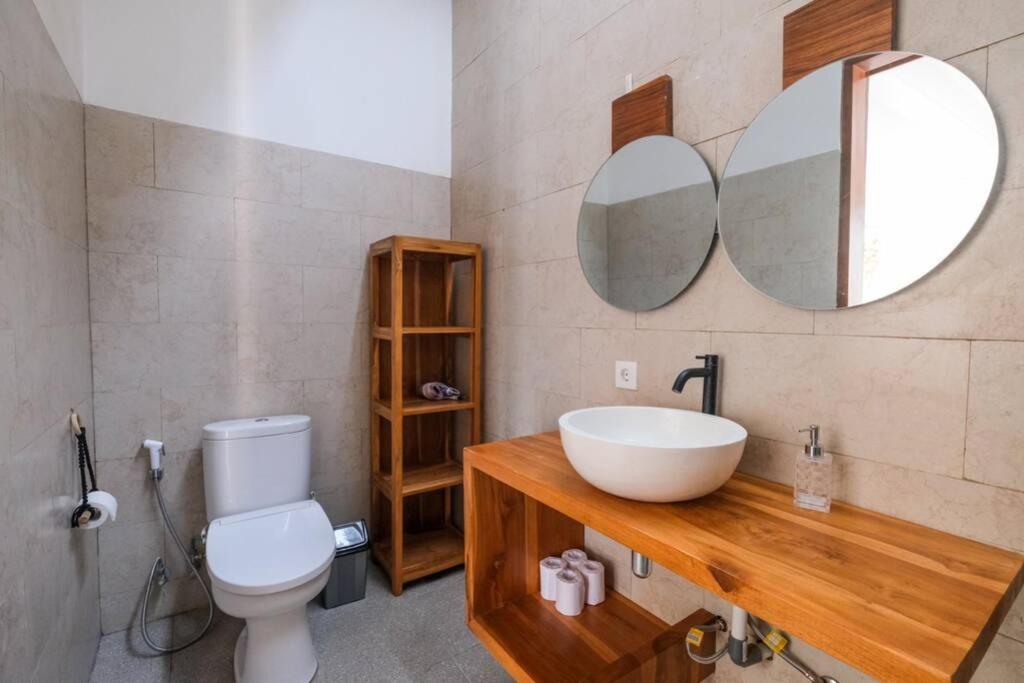Kiki Village Bathtub And Living Room Canggu  Exterior photo