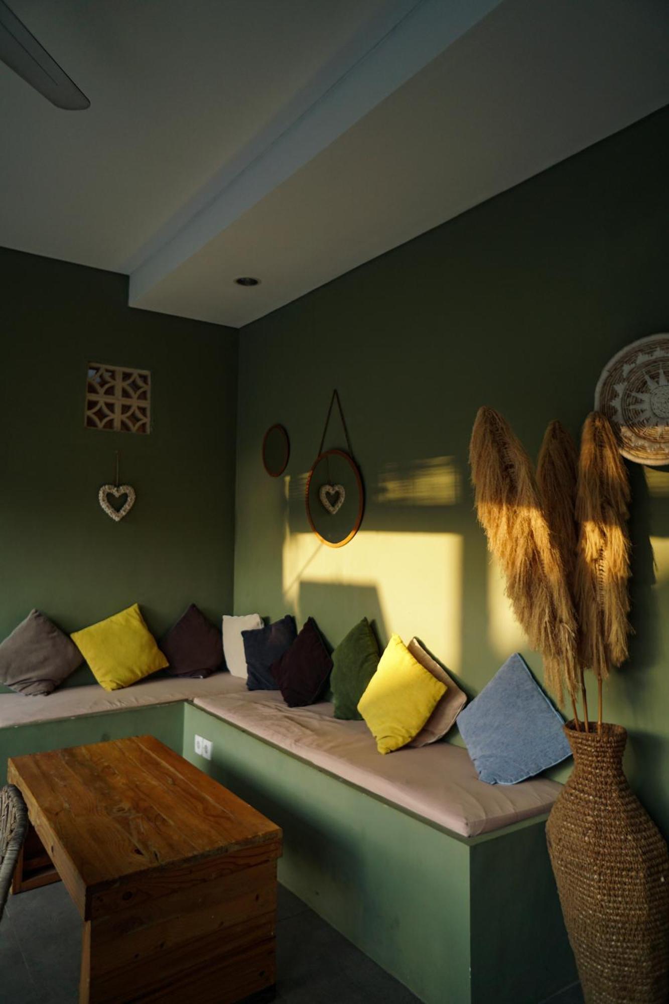 Kiki Village Bathtub And Living Room Canggu  Exterior photo